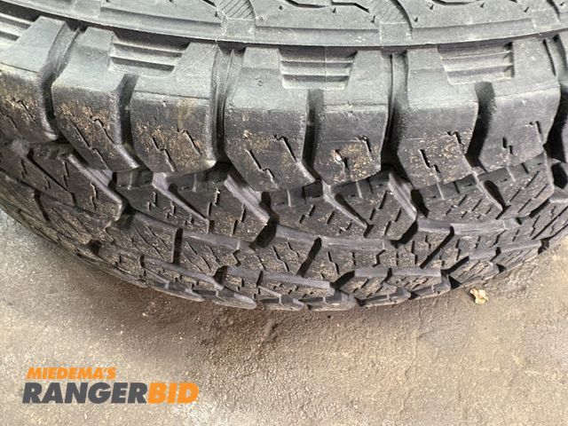 Lot 30-10915 - 4 ford superduty wheels and tires 

245/75/17