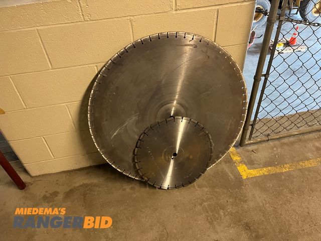 Lot 30-3551 - 2 Concrete Saw Blades