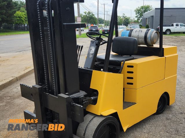 Lot 30-0 - Allis Chalmers 12,000lbs Capacity Forklift