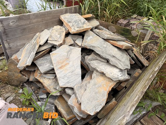 Lot 30-3403 - Get Real Natural Slate Stone Architectural Series approximately 250sq ft 3 pallets Flats, Mosaic, Gr...