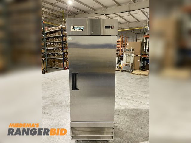 Lot 30-14 - Electric Free Standing Avantco 17819RHC 29" Solid Door Reach-In Refrigerator Refrigerator Commercial...