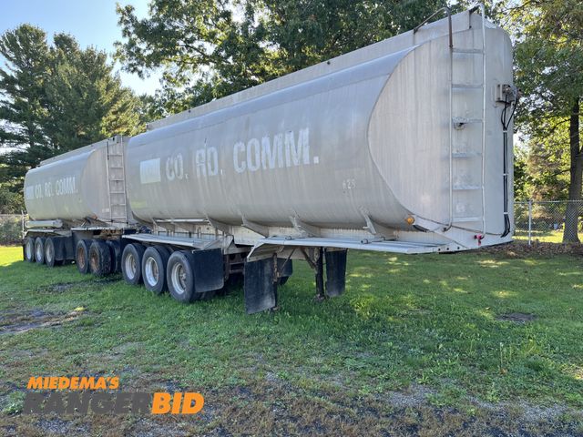 Lot 30-1816 - 1975 Fruehauf Lead and Pup Tanker 1975 Fruehauf Pup VIN # 0MS681501
