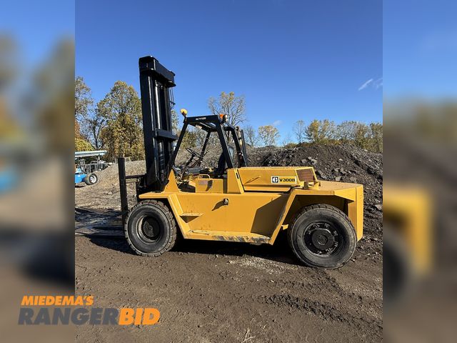 Lot 30-10757 - CAT V300B Forklift See Video For Operation
