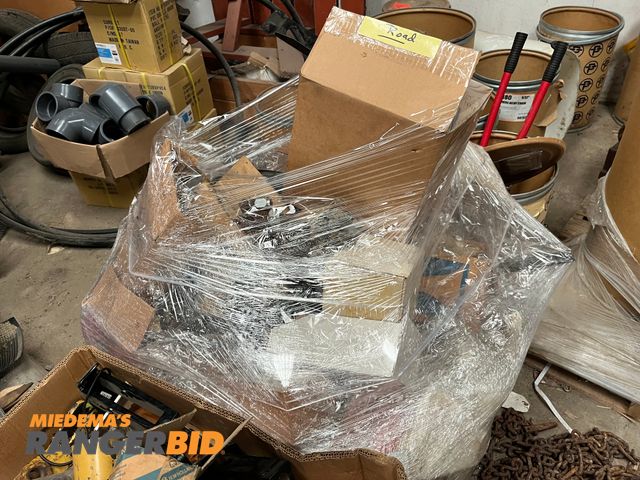 Lot 30-2241 - Pallet of truck parts- most are new. See pictures for list