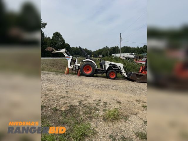 Lot 30-10535 - Kubota CT225 Tractor Excellent condition, backhoe model 7TB - loader model 7T,