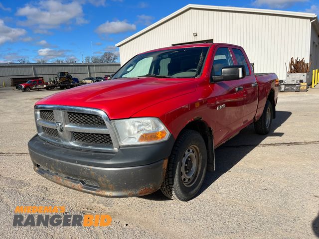 Lot 30-3084 - 2010 Dodge Ram 1500 with a 4.7L V8 SOHC 16V FFV engine. Double Cab Pickup Truck 4x4