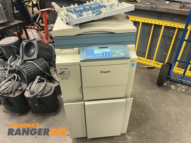 Lot 30-4911 - Duplo DP-220L Copier