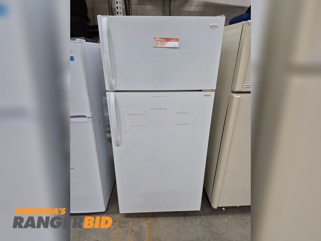 Lot 30-3867 - Frigidaire FRT18DRHW0 Refrigerator/Freezer Frigidaire Refrigerator