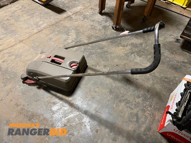 Lot 30-2791 - Hoover Spin Sweep Pro Outdoor Sweeper