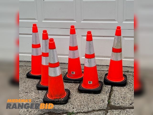 Lot 30-9784 - Lot of six (6) JBC RS70025SR3M64 Traffic Safety Cones