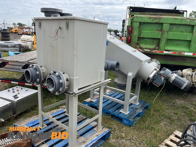 Lot 30-975 - (2) IPEC Fine Screens SLB 848 Water treatment with Control Panels