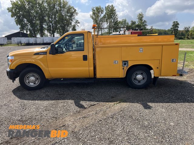 Lot 30-1791 - 2014 Ford F-250 Service Body Regular Cab Pickup Truck RWD