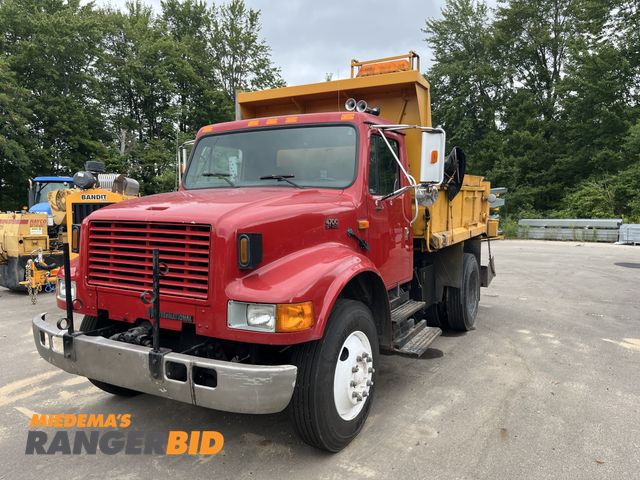 Lot 30-1707 - 1994 International 4700 4x2 with a 6.7L L6 DIESEL engine. Dump Truck