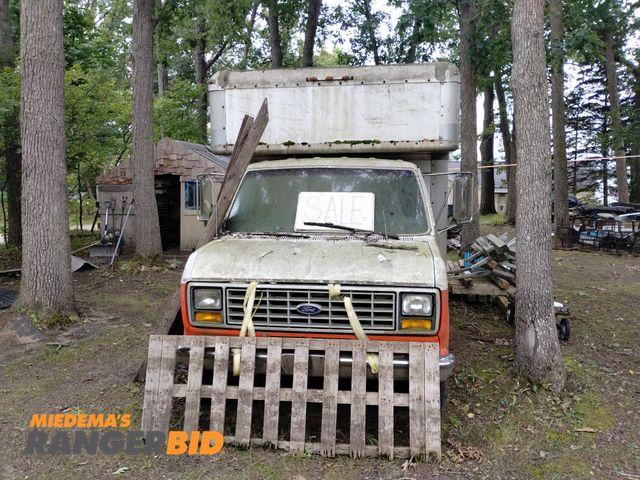 Lot 30-4520 - 1989 Ford Econoline Box Truck