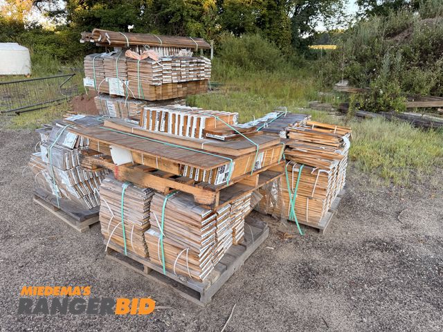 Lot 30-31127 - Large quantity of Mailbox Mounting Boards 17" x 6" x 0.75" as well as some 6ft Hand Rails