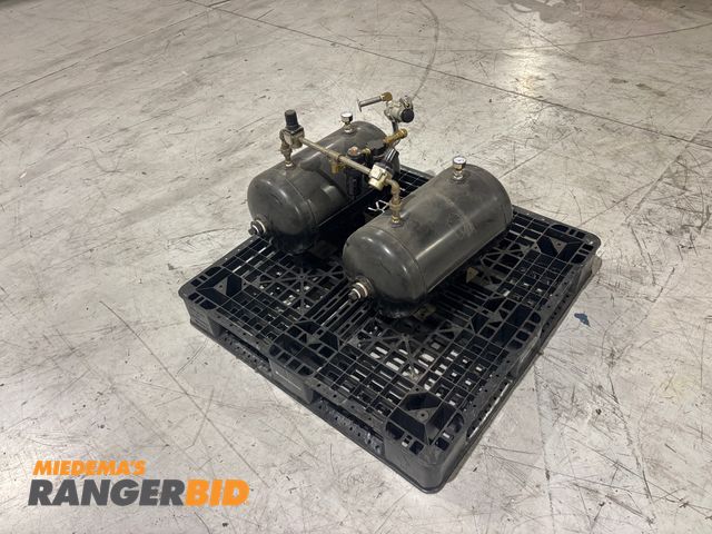 Lot 30-30 - LOT OF (2) Manchester Tank 10 Gallon 200 PSI Air Tanks, Regulators, Connections 

Seller will assist...