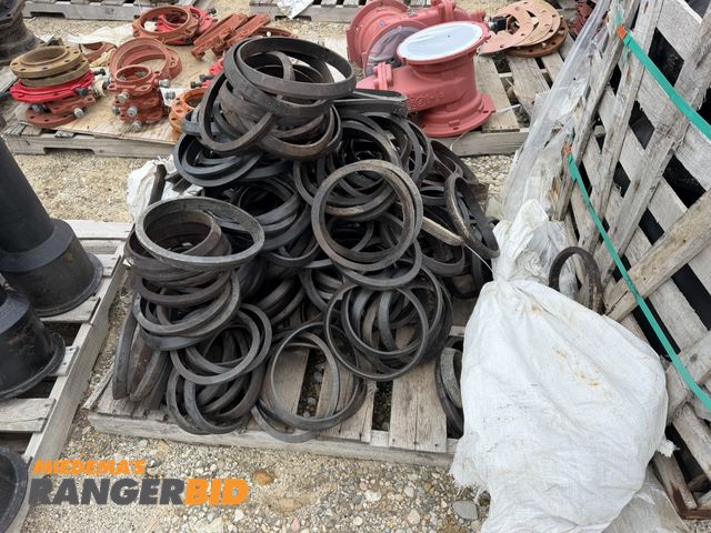 Lot 30-5837 - (1) skid of assorted 8" and 6" gaskets.