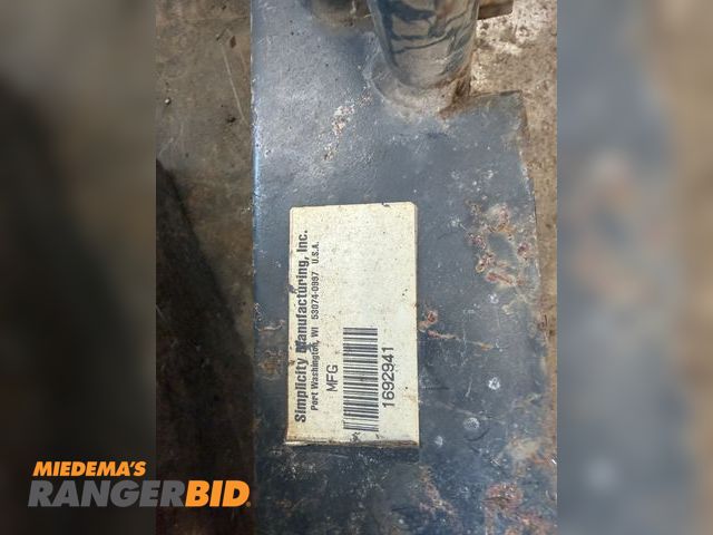 RangerBid.com - Lot 30-11191 - Simplicity weight bracket and pair of ...
