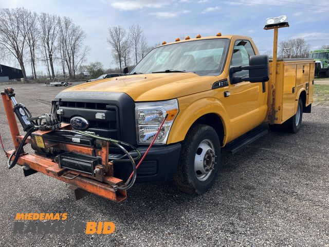 Lot 30-4193 - 2015 Ford F-350 with 52,730 miles Regular Cab Knapheide Service Body Pickup Truck RWD