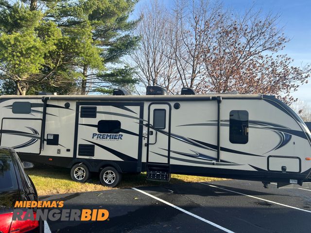 Lot 30-10092 - 2016 Keystone Bullet Premier M-34 BHPR - 37' Camper Travel Trailer