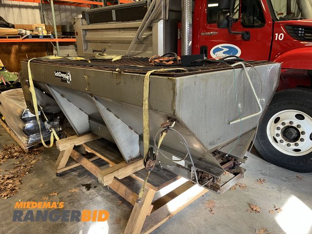 Lot 30-4546 - Buyers Salt Dogg Slide in Stainless Steel Salter Gas Powered Salt