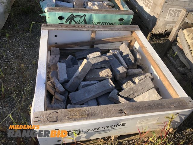 Lot 30-28G - 1 pallet, G, Stack stone / brick veneer, pallet approx 42"x42" x 10" high of new stack stone / brick...
