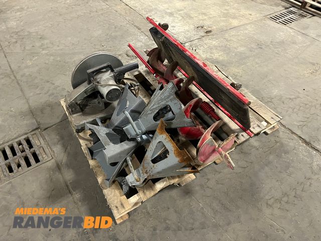 Lot 30-2234 - Pallet includes Cut Off saw, Sander, Creeper, Jackstands, and Auger