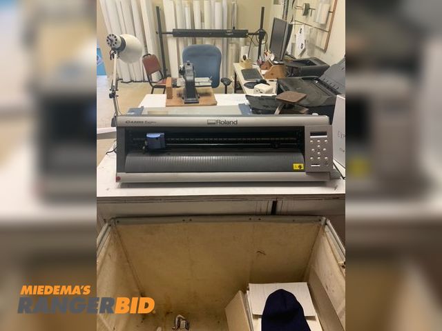 Lot 30-1004 - 1 Roland CAMM-1 Servo # 6X24 Electric Powered Vinyl sign maker / Plotter cutter Vinyl CAD Cutter / No computer /