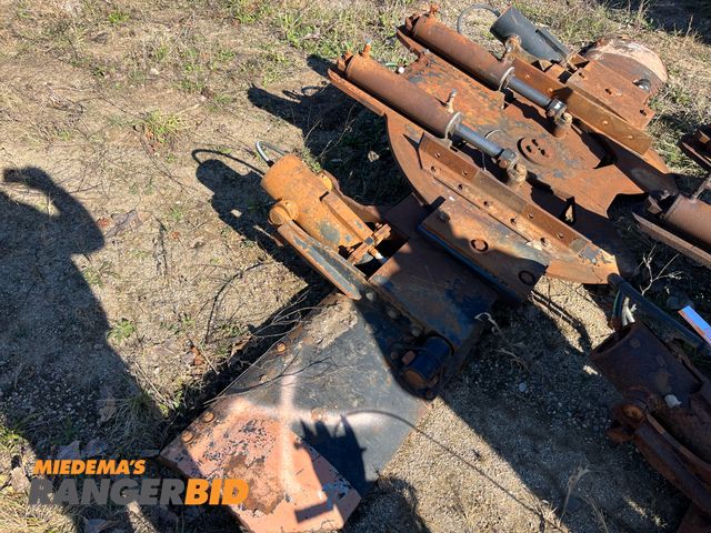 Lot 30-2510 - (1) 12' Belly Plow /  Under belly scraper, comes with all the components. Municipality owned, seller will load.