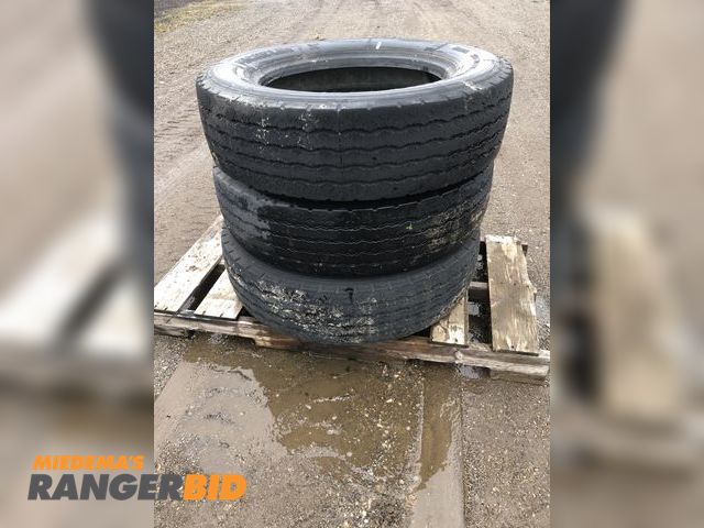 Lot 30-28X - (3) (3) Michelin trailer tires, 225/70/R19.5, see photos for type, tread depth and specs.