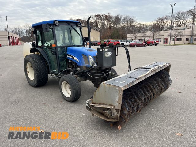 Lot 30-4995 - New Holland TN60DA Tractor