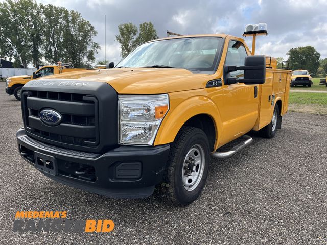 Lot 30-1792 - 2014 Ford F-250 Service Body Regular Cab Pickup Truck RWD