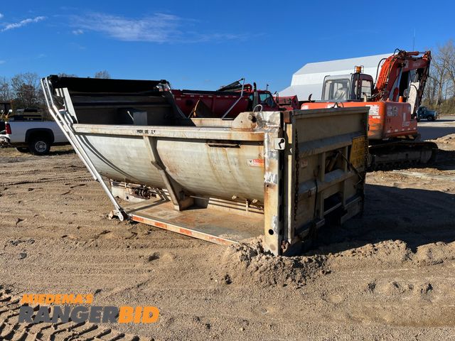 Lot 30-2534 - Monroe RDS Stainless Steel Salt Spreader Seller will load.