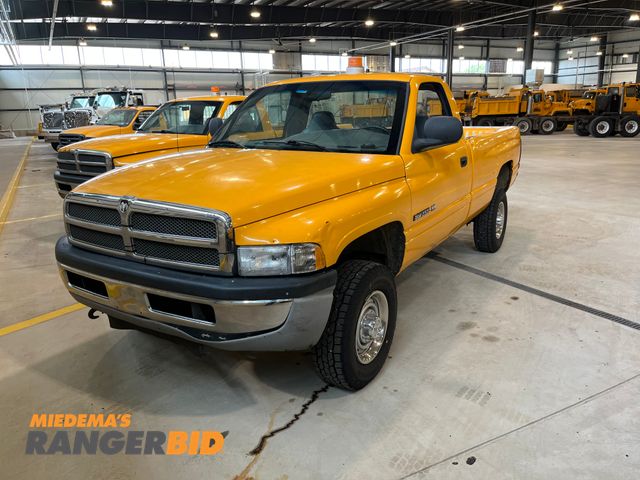 Lot 30-3314 - 1999 Dodge Ram 2500  with a 5.9L V8 OHV 16V engine. Regular Cab Long Box Pickup Truck 4x4