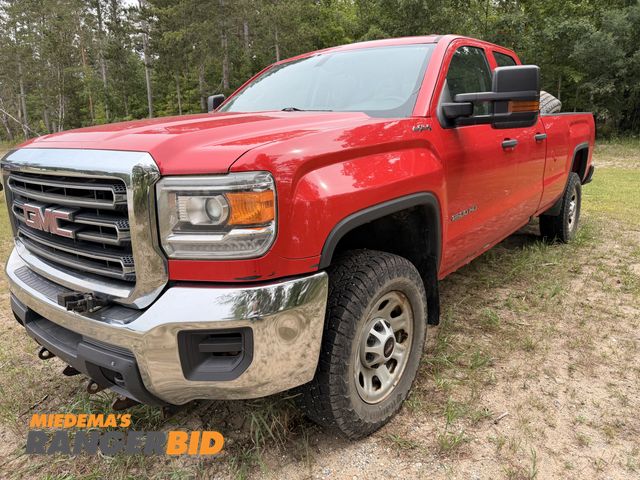 Lot 30-3572 - 2017 GMC 2500HD with a 6.0L V8 OHV 16V FFV engine. Extended Cab Long Box Pickup Truck 4x4