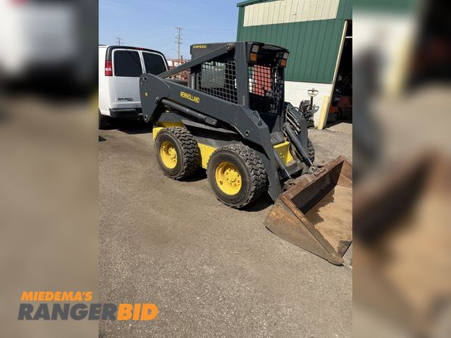 Lot 30-4500 - Newholland Ls185b Skid Steer New holland skid steer model Ls185 B
Run an operate  
See video below