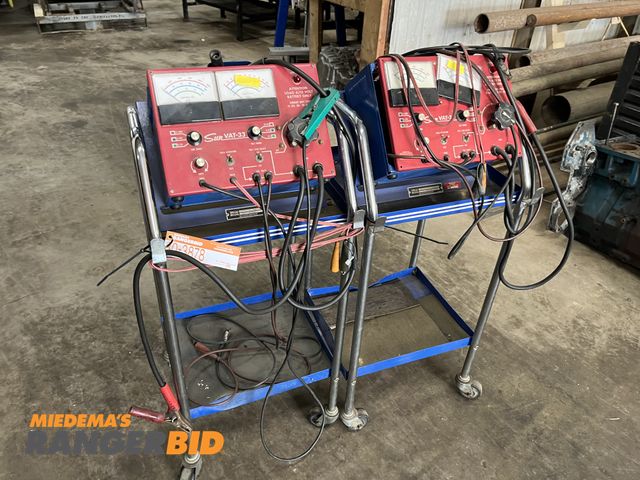 Lot 30-3878 - (2) Sun VAT-33 volt amp load tester One is in working condition, the other is not.