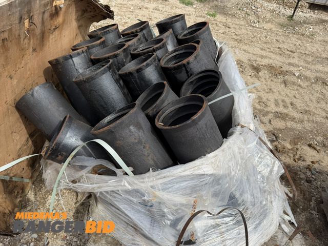 Lot 30-5791 - Lot of (20) 6.5" diameter x 26" long threaded cast iron pipes with flared ends.