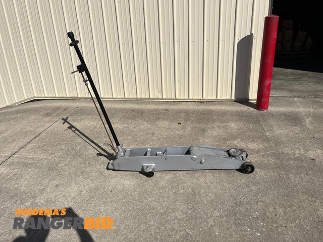 Lot 30-4928 - Heavy duty floor jack in working condition. Municipality owned. Unknown capacity.
