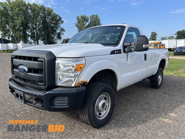 Lot 30-1687 - 2014 Ford F-250 Super Duty Regular Cab Long Box Pickup Truck 4x4