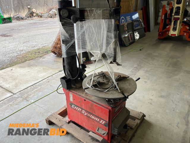 Lot 30-2551 - John Bean EHP System 2 Tire Balancer