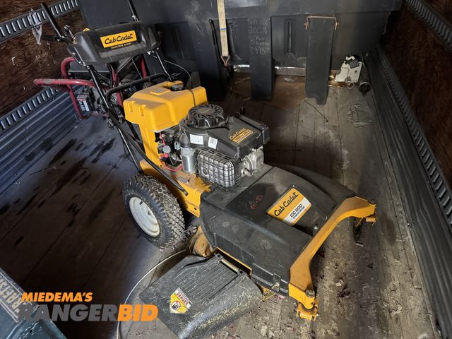 Lot 30-1004 - Club Cadet CC800 Self-Propelled Lawn Mower 33” Walk Behind Self Propelled Lawn Mower, Ser# 1C289K600...