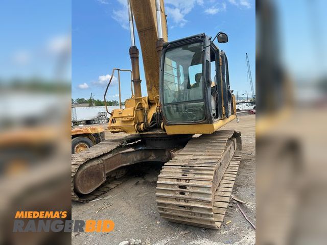Lot 30-10549 - JOHN DEERE 330C LC Excavator RUNS AND DRIVES
BUCKET INCLUDED
Message me for Video of machine operati...