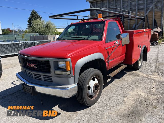 Lot 30-1125 - 2000 GMC 3500 Service Body with 58,058 miles Regular Cab Pickup Truck RWD