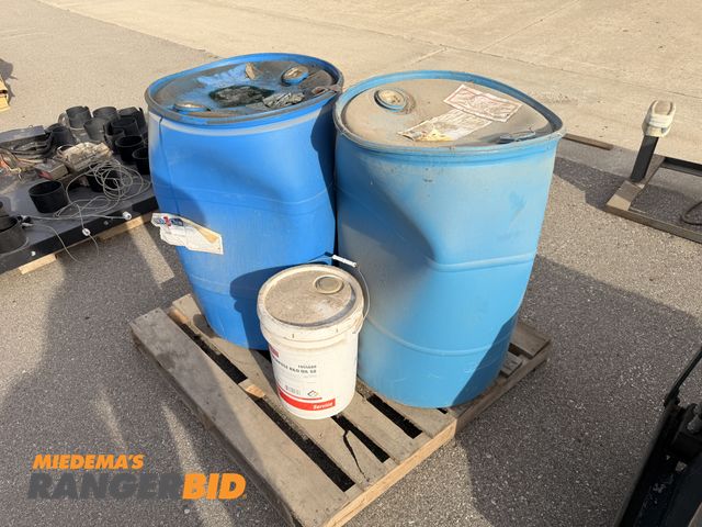 Lot 30-3583 - Pallet including 2 drums of motor wash and multipurpose R&amp;O oil