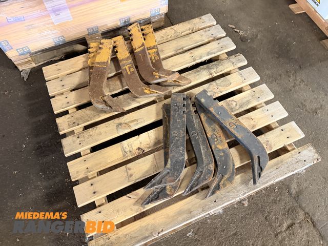 Lot 30-3386 - Scarifier / Ripper Tips
