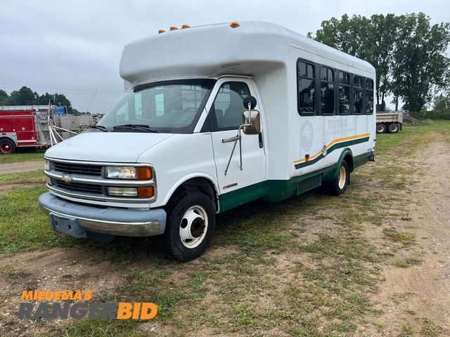 Lot 30-3511 - 2002 Chevrolet Express with a 8.1L V8 OHV 16V engine. Aerotech Bus Wheelchair Accessible Passenger Van RWD