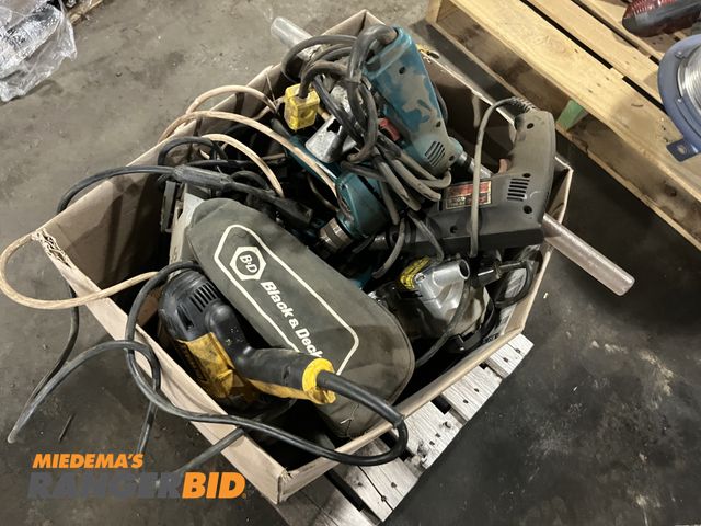 Lot 30-892 - Pallet of electric hand tools
