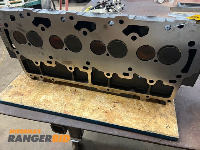 Lot 30-10146 - Caterpillar NEW 3208 Diesel Engine Cylinder Head OEM