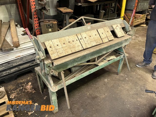 Lot 30-1015 - Enco EP-B4215 Bender 4'
